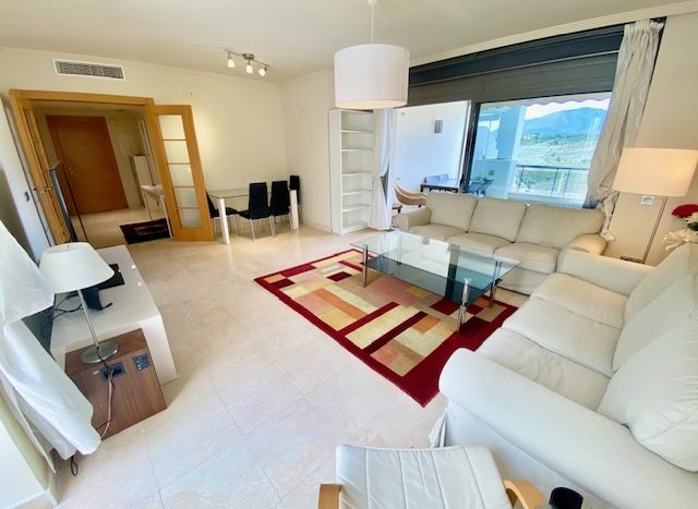 Spacious apartment between Marbella and Estepona