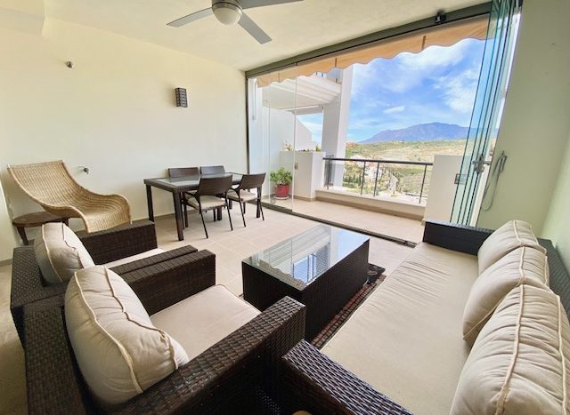 Spacious apartment between Marbella and Estepona