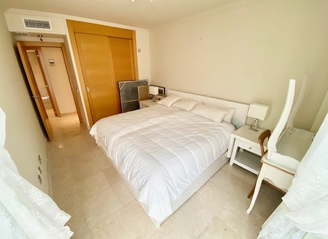 Spacious apartment between Marbella and Estepona