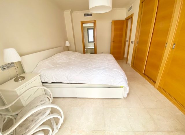 Spacious apartment between Marbella and Estepona
