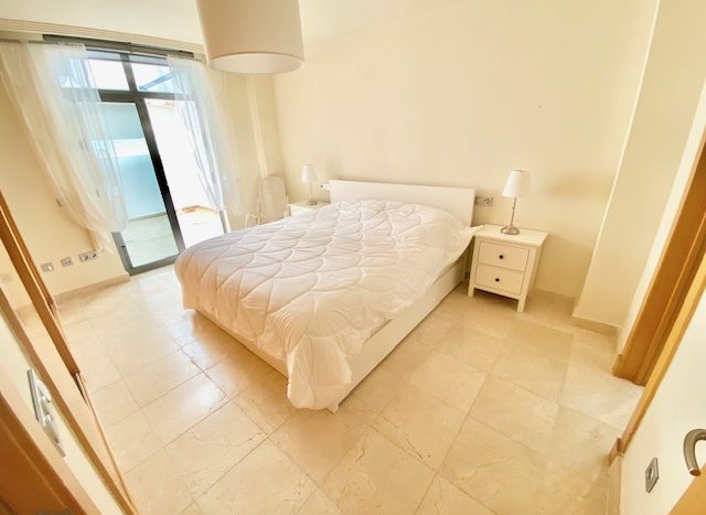 Spacious apartment between Marbella and Estepona