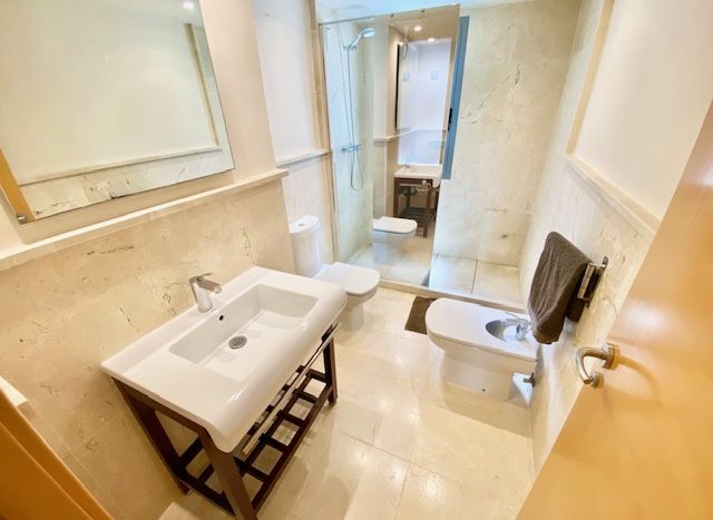 Spacious apartment between Marbella and Estepona