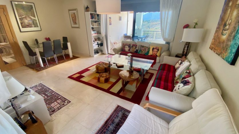 Spacious apartment between Marbella and Estepona