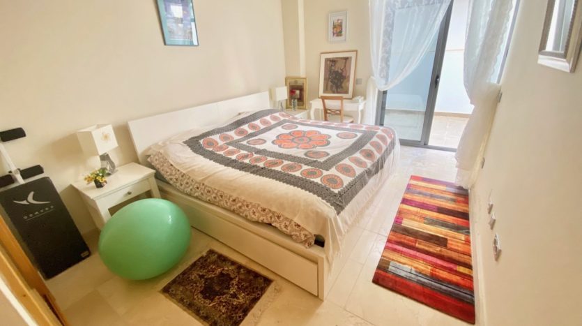 Spacious apartment between Marbella and Estepona