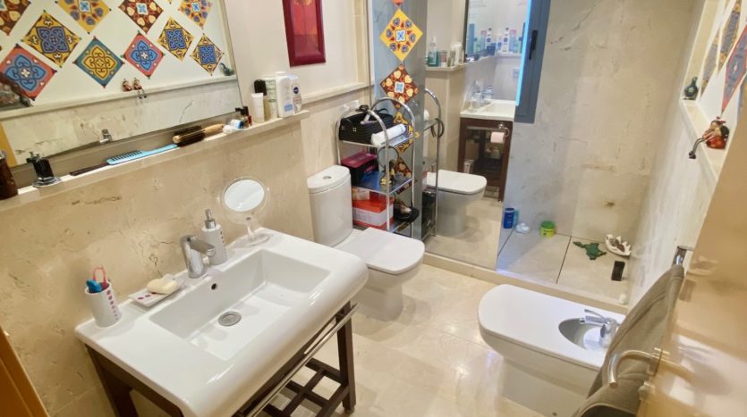 Spacious apartment between Marbella and Estepona