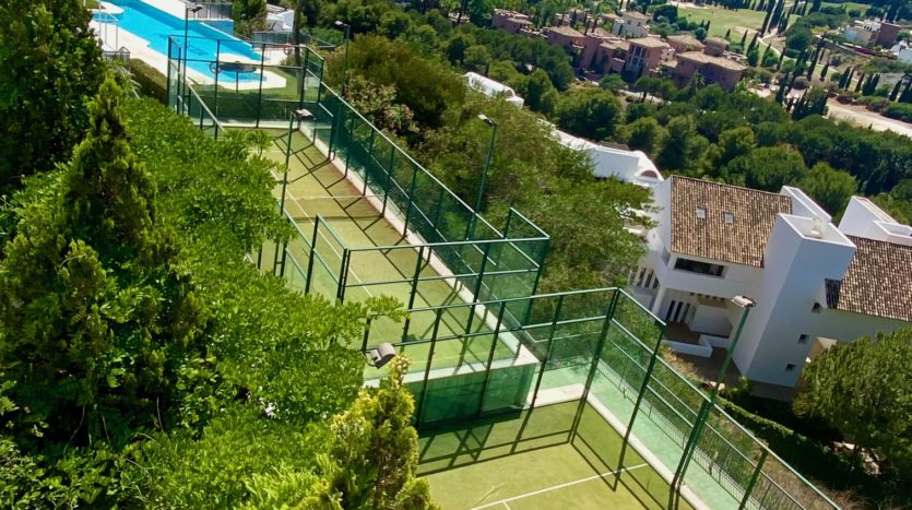 Spacious apartment between Marbella and Estepona